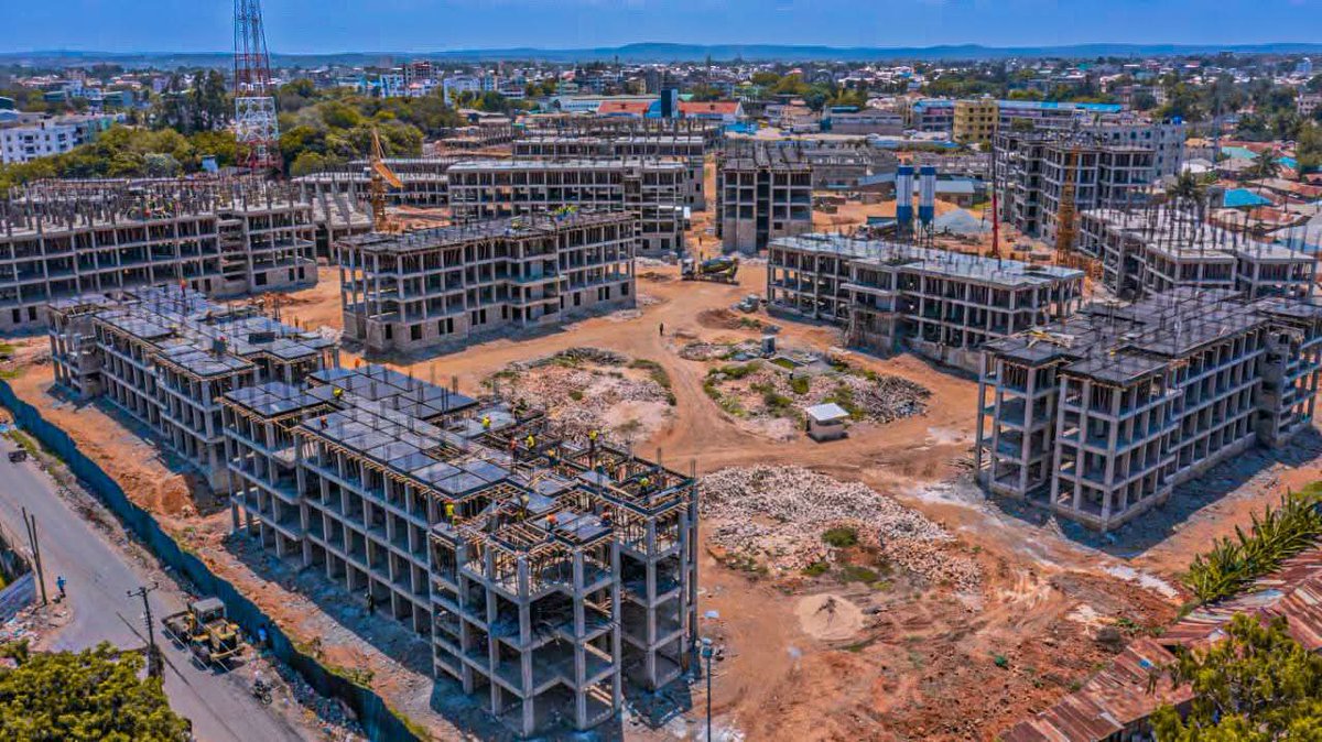 PolycarpMDM's tweet image. 📸 Kenya Under Construction.

Hawa jamaa hii Affordable Housing wako serious nayo.