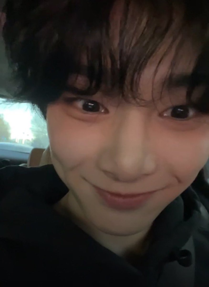 2yji8's tweet photo. i hired him to stare at you https://t.co/kPwr4KtUNY