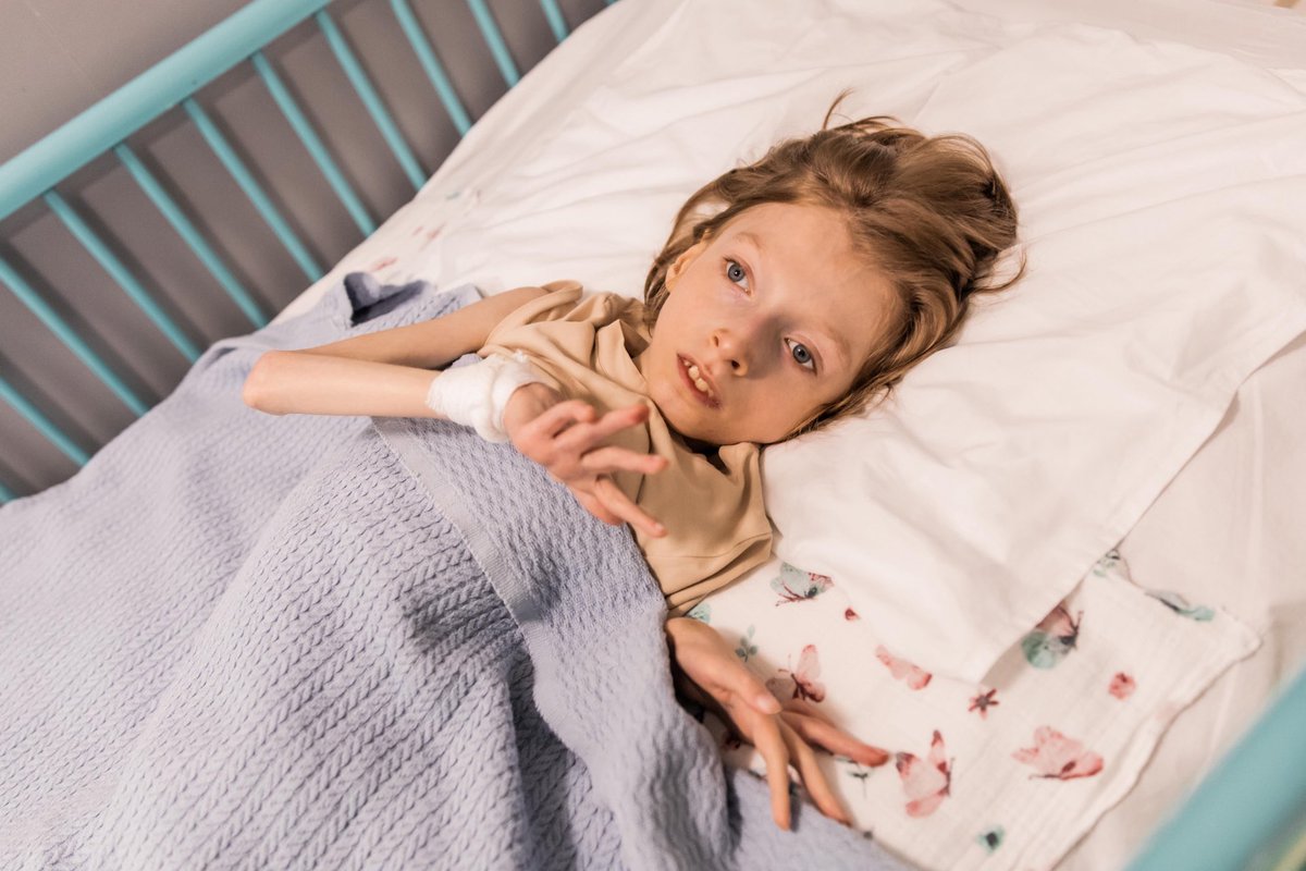 victoriaslog's tweet image. In Pokrovsk (Donetsk region), three children were found trying to survive on their own during Russian bombings.

10-year-old Platon was taking care of his two seriously ill 13-year-old brothers. Whenever shelling began, he carried them down to the basement by himself, since they…