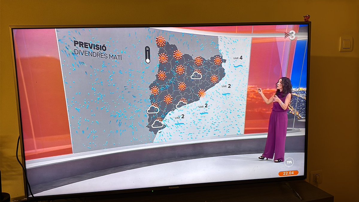 ToniBarreraEsco's tweet photo. Fins que no canviïn els responsables d’aquest grafisme del Temps, volem saber els noms‼️cap català hauria de veure el temps. Els canvis cosmètics d’avui són una presa de pèl i una falta de respecte als espectadors i seguidors del Temps. Ja avisareu quan torni la coherència‼️ https://t.co/i3ZQLJ73ME