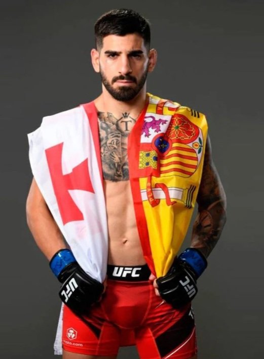 " No me avergüenzo por haber besado en la frente al Rey Emérito. Vergüenza me daría votar al PSOE "

                                          Ilia Topuria. 🇪🇸