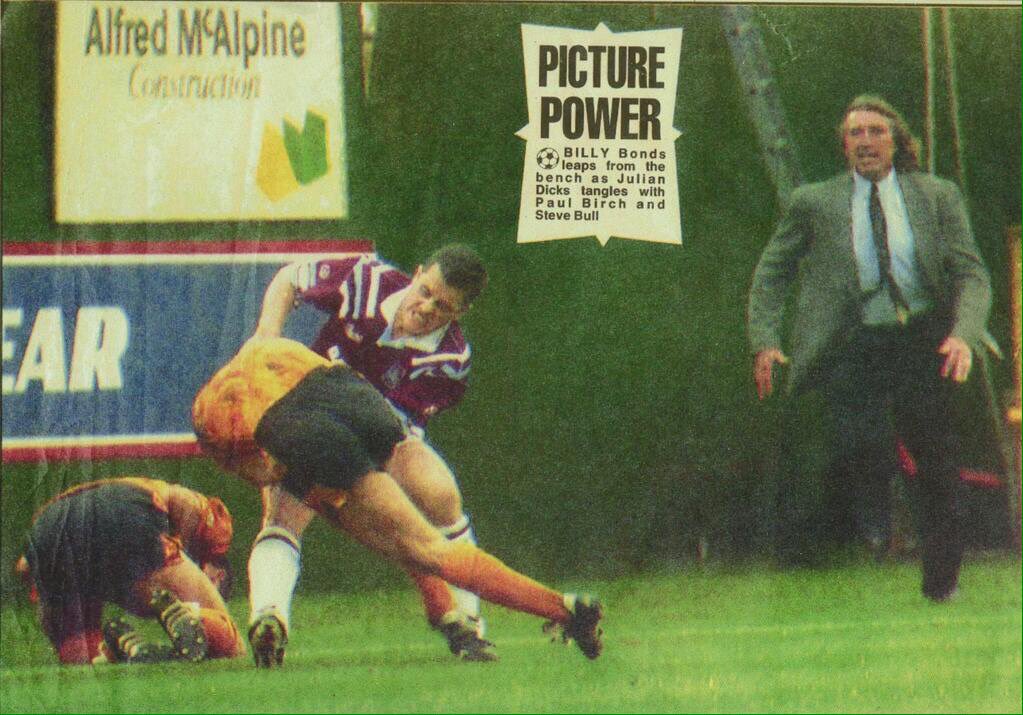 stusfootyflash's tweet image. West Ham manager Billy Bonds runs down the touchline at Molineux in 1992, to restrain Julian Dicks from getting stuck into Paul Birch and Steve Bull.