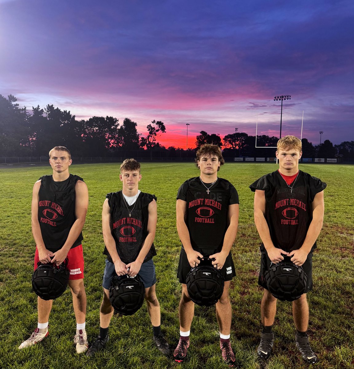 Week 4 Captains for our road game against Lakeview tomorrow night, 7pm
Go Knights!
#DDTs 
Charlie L’Heureux 
Brady Quinlivan
Jedd Ramold
Tennyson Kelsay