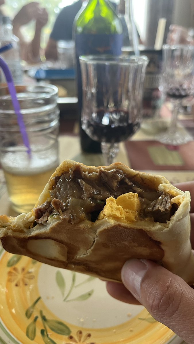 flacocarloscc's tweet image. Fritas y de horno 🐷 
Terremoto y vino 🍷 
Vamos a engordar un poco 😋
Viva Chile mierda 🇨🇱

#FelicesFiestasPatrias