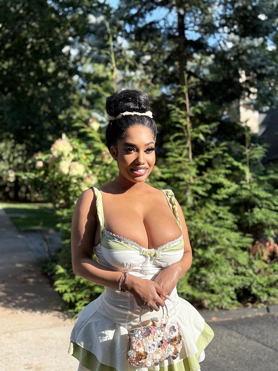 ChawandaLove's tweet photo. Princess Tiana 👸🏽
https://t.co/6lNFQmlgyC ♡ https://t.co/ZNJqM2qh3d