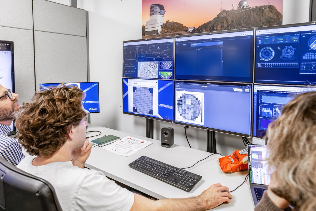 VRubinObs's tweet photo. Bringing a whole new meaning to "remote work" 👩‍💻

NSF–DOE Rubin Observatory sits stop Cerro Pachón in Chile, but we have remote observing locations in Chile and the US! Read about how the control room @SLAClab will help enable Rubin to #CaptureTheCosmos: https://t.co/eiZBAabbQU https://t.co/CJsAwRvr2K