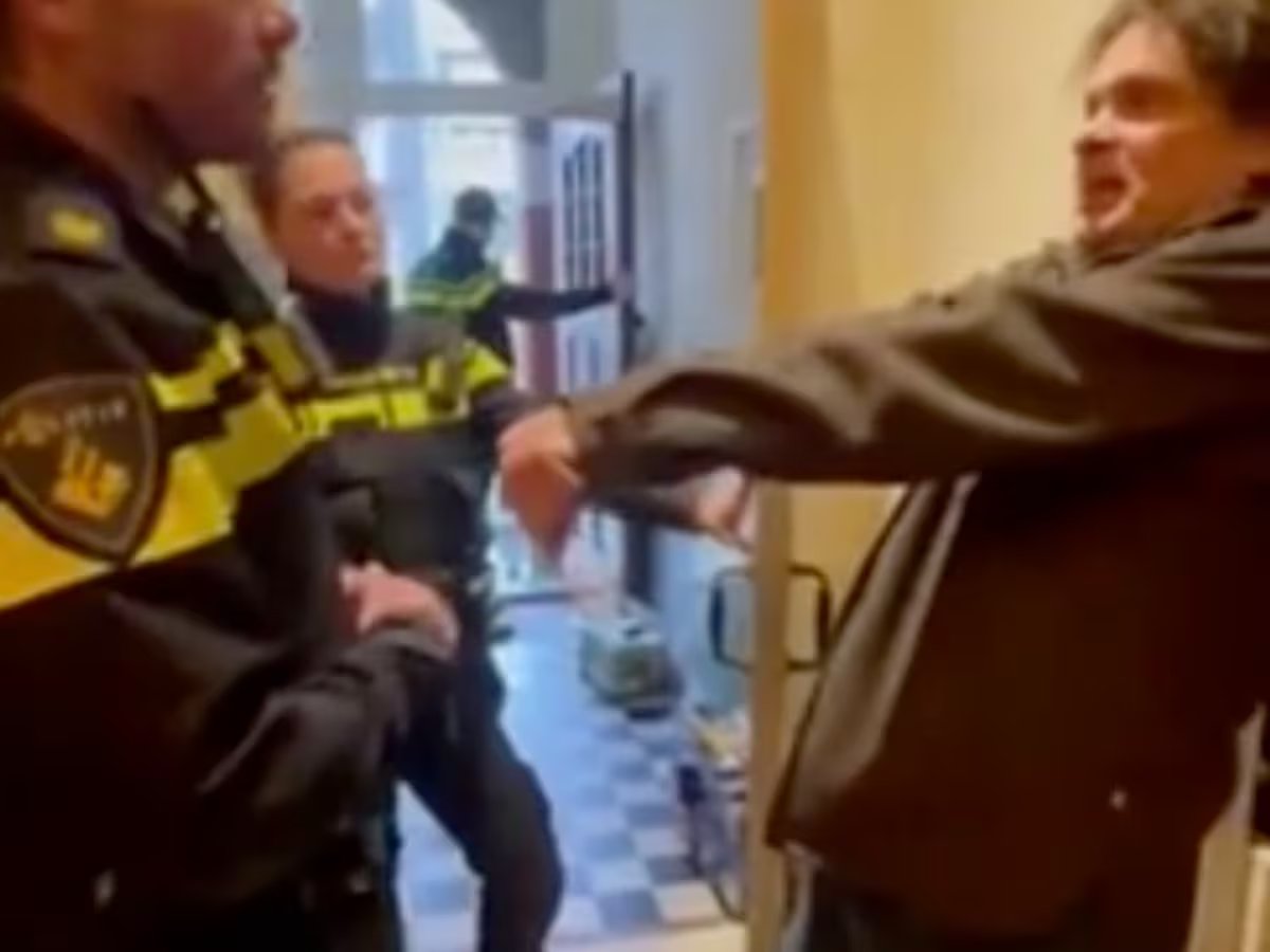 SanderSassen's tweet image. Burgemeester #FemkeHalsema over het optreden van #BobVylan: 'Ik ga niet als een kleine dictator cultuurhuizen binnenvallen'. Wacht even? Maar gewone woonhuizen zijn geen probleem? Er stond namelijk zes man politie voor de deur bij #HansTeeuwen na een Tweet?