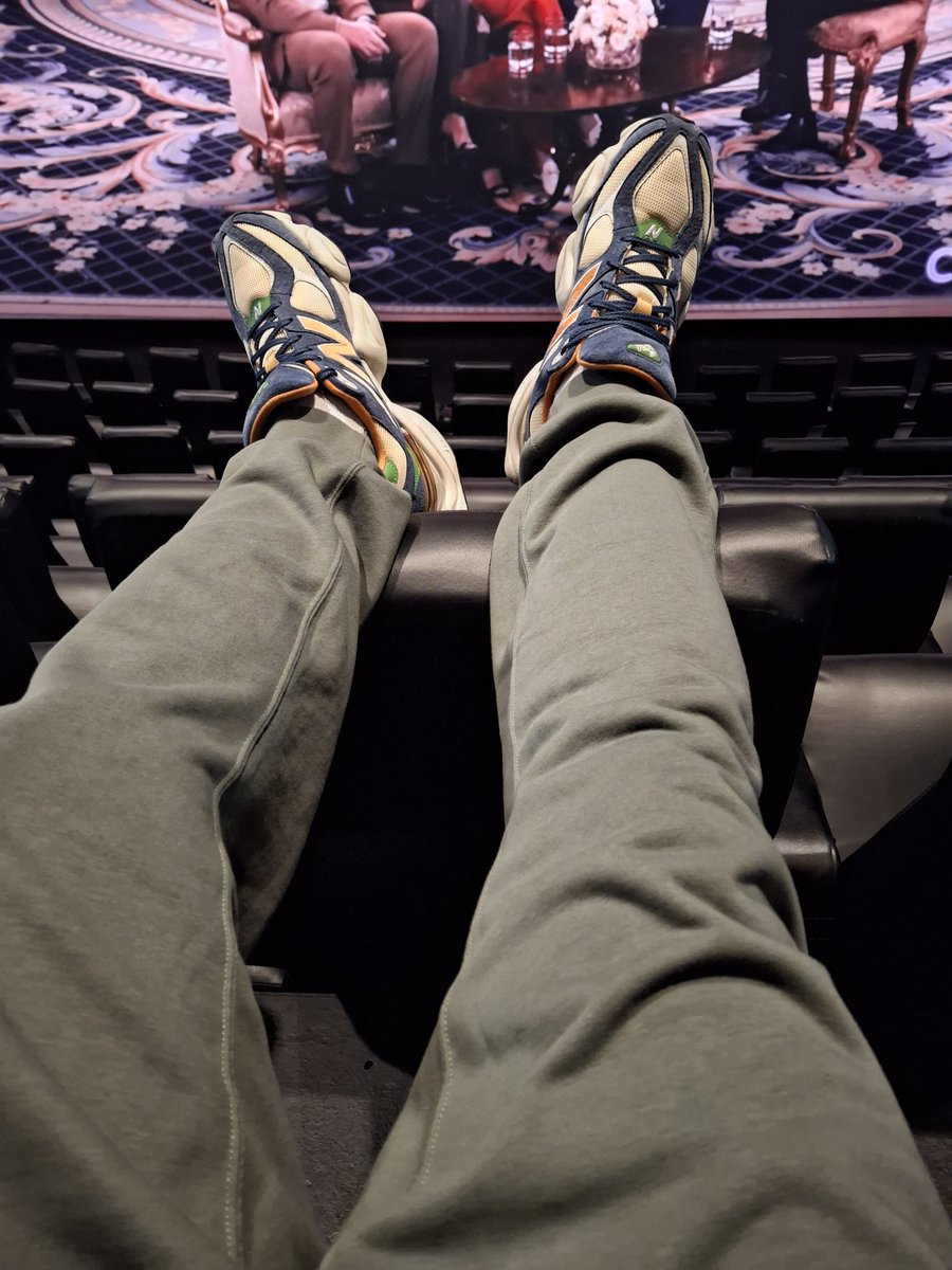 Cheavor's tweet photo. At the "HIM" Advanced Movie Premiere at AMC Empire 25, Times Square | Producer Jordan Peele | #TyriqWithers #MarlonWayans #JuliaFox #Guapdad4000 #TierraWhack #JordanPeele #HIMmovie | #TimesSquare #AMCempire #atAMC https://t.co/WNnxnq3Na0