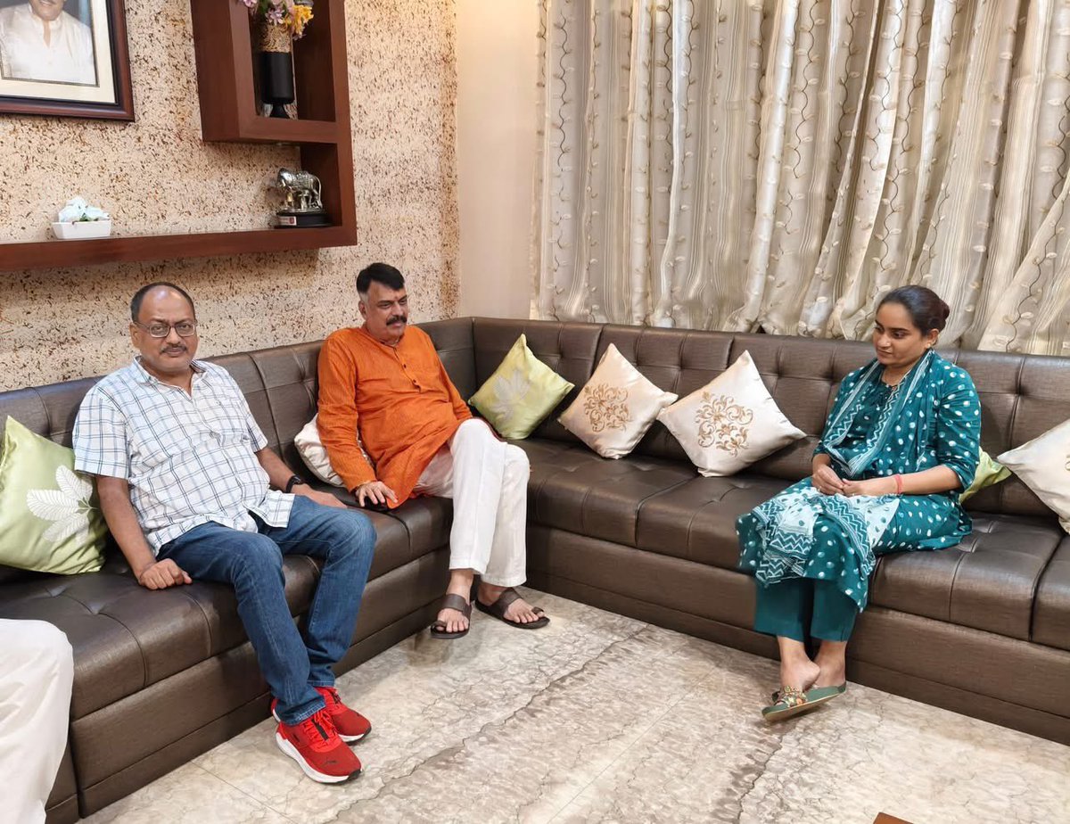 RajeshThakurINC's tweet image. झरिया की पूर्व विधायक श्रीमती @purnimaasingh जी से मुलाकात कर उन्हें संघर्ष एवं न्याय की लड़ाई में सहयोग करने भरोसा दिलाया।

@INCIndia @KRajuINC @INCJharkhand_