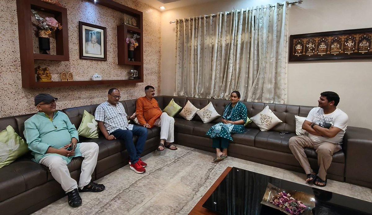 RajeshThakurINC's tweet image. झरिया की पूर्व विधायक श्रीमती @purnimaasingh जी से मुलाकात कर उन्हें संघर्ष एवं न्याय की लड़ाई में सहयोग करने भरोसा दिलाया।

@INCIndia @KRajuINC @INCJharkhand_