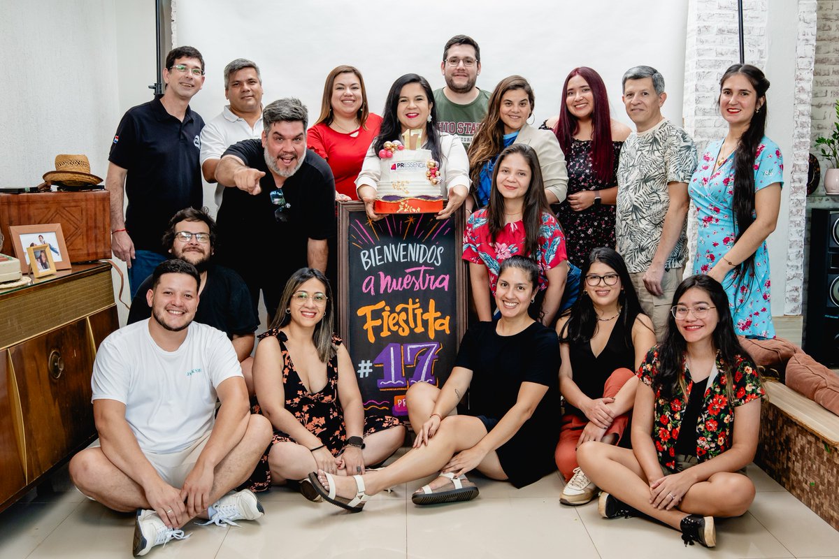 ❤️💜🧡 ¡17 años de #PRessencia! 🎉

🥳 Celebramos este camino construido con compromiso, pasión y profesionalismo.

El crecimiento no es casualidad: es disciplina, constancia, perseverancia y, sobre todo, trabajo en equipo 🙌.

Gracias a cada persona que formó y sigue formando❤️