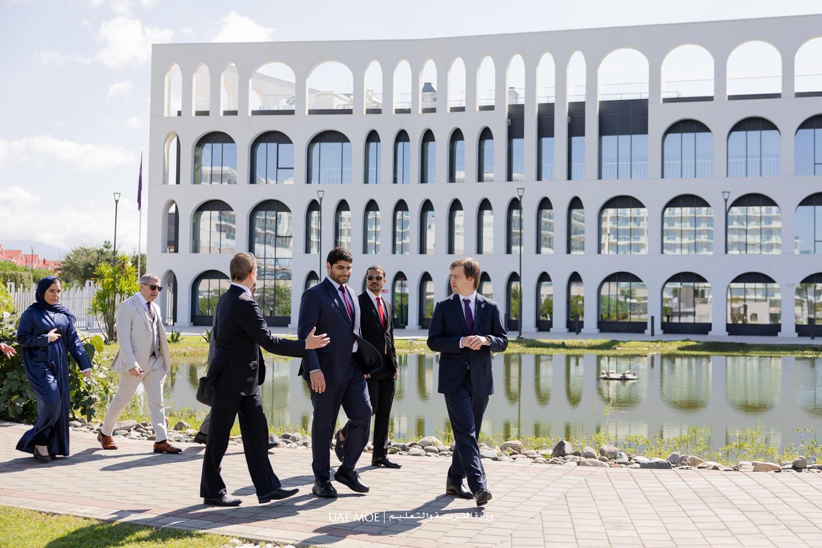 ترأس سعادة المهندس محمد القاسم، وكيل وزارة التربية والتعليم، وفد الوزارة خلال زيارة رسمية إلى إقليم سيريوس الفيدرالي بروسيا الاتحادية، حيث تضمنت الزيارة لقاءات مع السيدة إلينا شميليفا، رئيسة مجلس الإقليم ورئيسة مؤسسة الموهبة والنجاح التعليمية، وعدد من المسؤولين لبحث سبل تعزيز