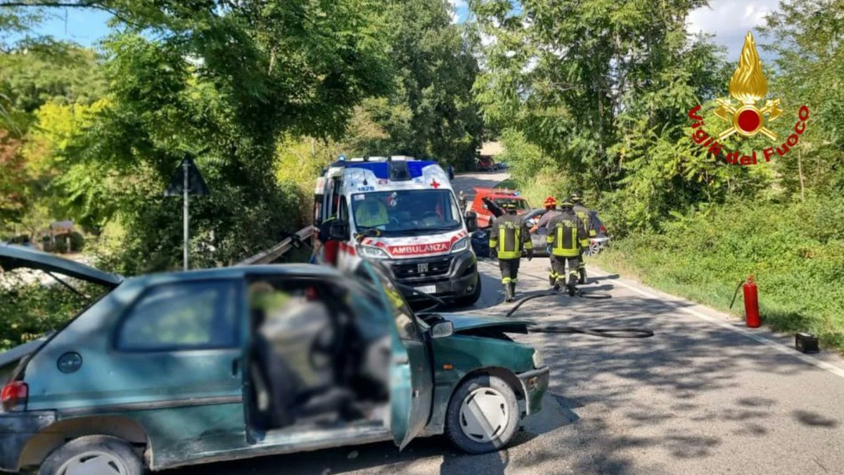 vivereurbino's tweet image. Schianto frontale sulla SP40, Marino non ce l'ha fatta vivere.me/gcgS
#incidente #sp40 #fossombrone