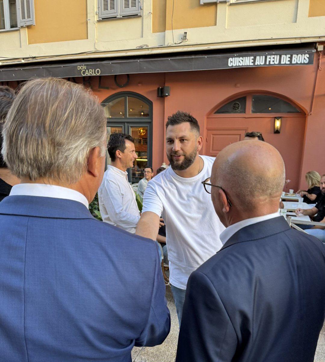 Moment de partage dans cette rue Paul Déroulède chère à mon cœur où l’enseigne familiale est implantée depuis 1936… et pour de nombreuses années encore !