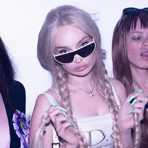 Kim Petras teases unreleased song ‘I Like Your Look’ in new caption with all letters being capitalised. 

Next single? 👀