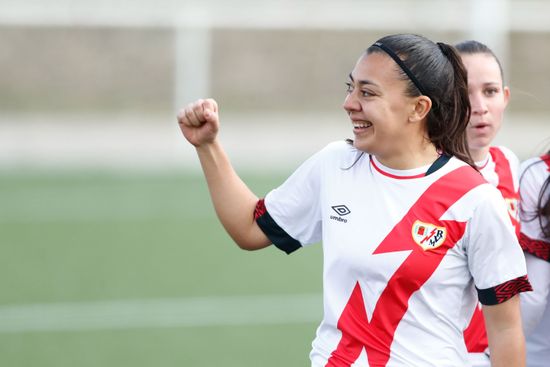 🎙️Paula Fernández en <a href="/EllasJueganOCR/">Ellas Juegan</a> 

"Tras el Rayo me planteé dejar el fútbol, pasaron muchas cosas lo pasé mal; me dolía lo que pasaba, me daba rabia"

"Ojalá el Rayo vuelva a apostar por el femenino porque da un poco pena verle en esa categoría" 

ondacero.es/solo-ondaceroe…