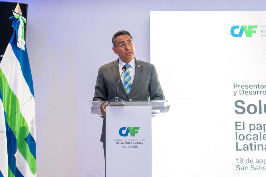 🇸🇻 Durante la presentación del #RedCAF 2025 en El Salvador, el ministro de <a href="/HaciendaSV/">Ministerio de Hacienda</a>, <a href="/JersonPosadaSV/">Jerson Posada</a>, resaltó el rol estratégico de CAF en el país: “Han sido 3 años de arduo trabajo, 25 operaciones por más de USD 1.500 millones”.

Enfatizó que una planificación adecuada y la