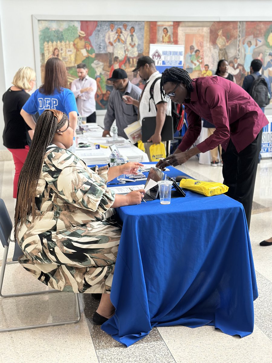 NYCWorkforce1's tweet photo. Need a job? Our next #JobsNYC Hiring Hall is at the @FerryHawks stadium in Staten Island on Weds. 9/24!

Join @NYC_SBS @talent_nyc @MayorsPEU @nycha @NYCdcas &amp; @NYCmayorsoffice to connect to free @nycgov resources + jobs. 🗽🤝💼

RSVP: https://t.co/At7tO2F1Fr https://t.co/heREj6X7xF