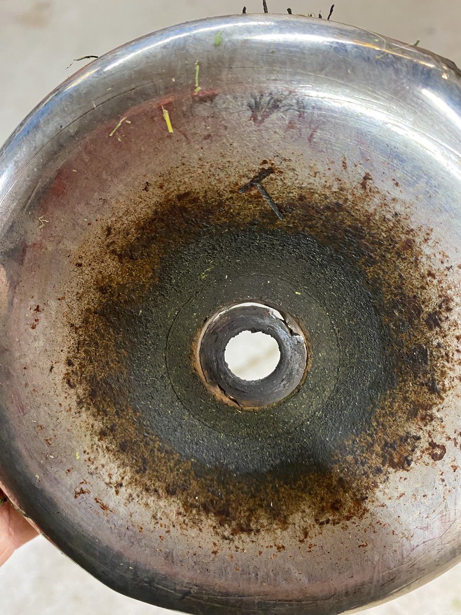 When switch cutting deck blades, don’t forget to check the anti scalp cup for cracks. 👍🏻