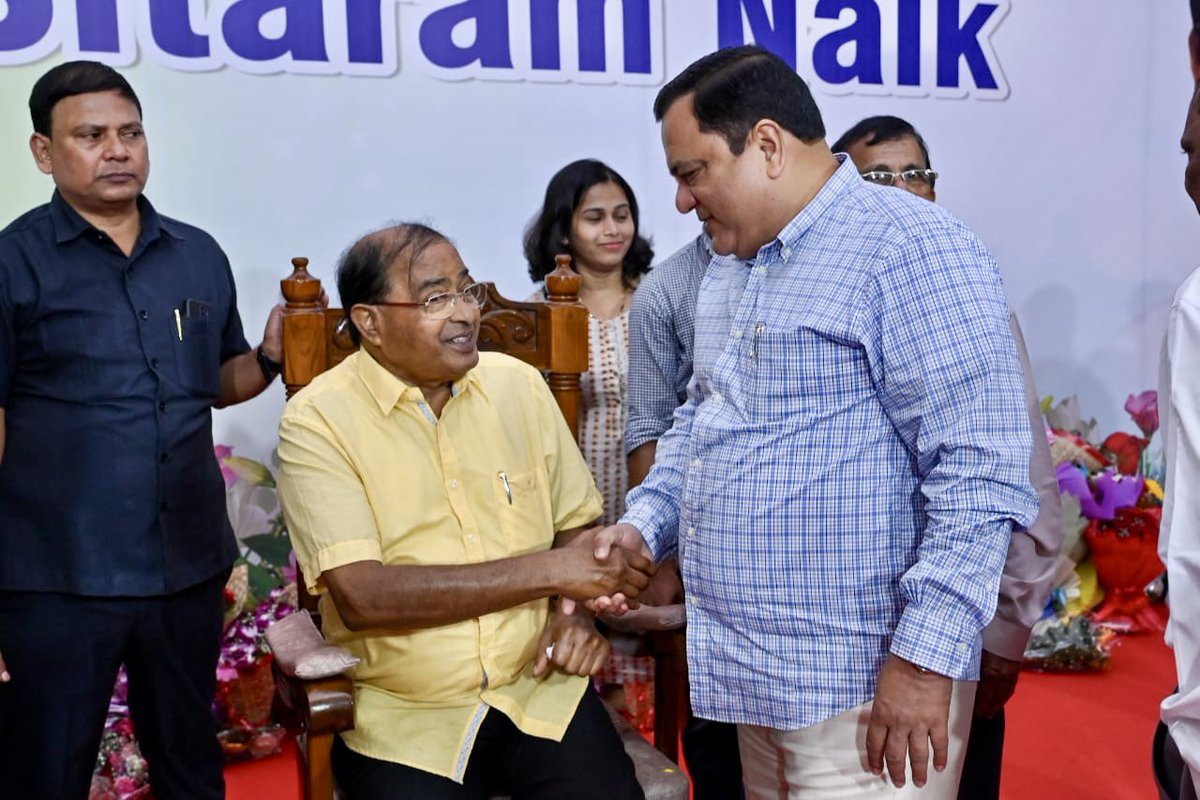 Visited Shri <a href="/Ravi_S_Naik/">Ravi S. Naik (Modi ka Parivaar)</a>, fellow cabinet colleague and Hon’ble MLA of Ponda Constituency to personally convey my heartfelt birthday wishes.

Wishing him good health, happiness, and continued success in his service to the people.