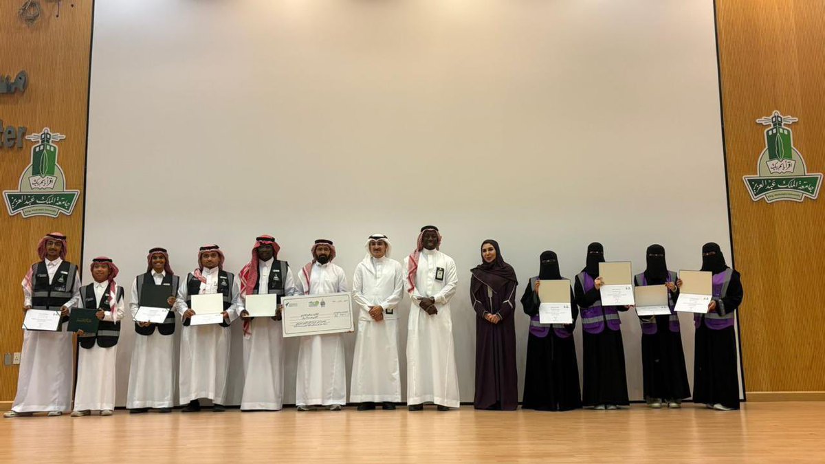sciencekau's tweet photo. شهد الحفل أيضًا تكريم الوقف العلمي بجامعة الملك عبدالعزيز على دعمهم الكريم للمسابقة،
إضافةً إلى تكريم القائمين على المسابقة وعلى تنظيم الحفل 💚👏

#كلية_العلوم
 #جامعة_الملك_عبدالعزيز https://t.co/f2PDvZY0ds