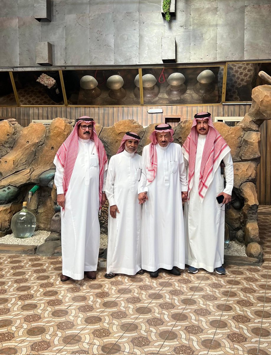 تشرفت بالإرشاد السياحي لمعالي الشيخ / #عبدالله_البليهد
وكيل إمارة منطقة الرياض سابقاً و مرافقيه الكرام
أثناء زيارته الخاصة إلى مدينة #الطائف

#لمياء_بريك #مرشدة_سياحية

#explore #lamyaa
#sauditourguide #Taif
#vip #tour #tourguide