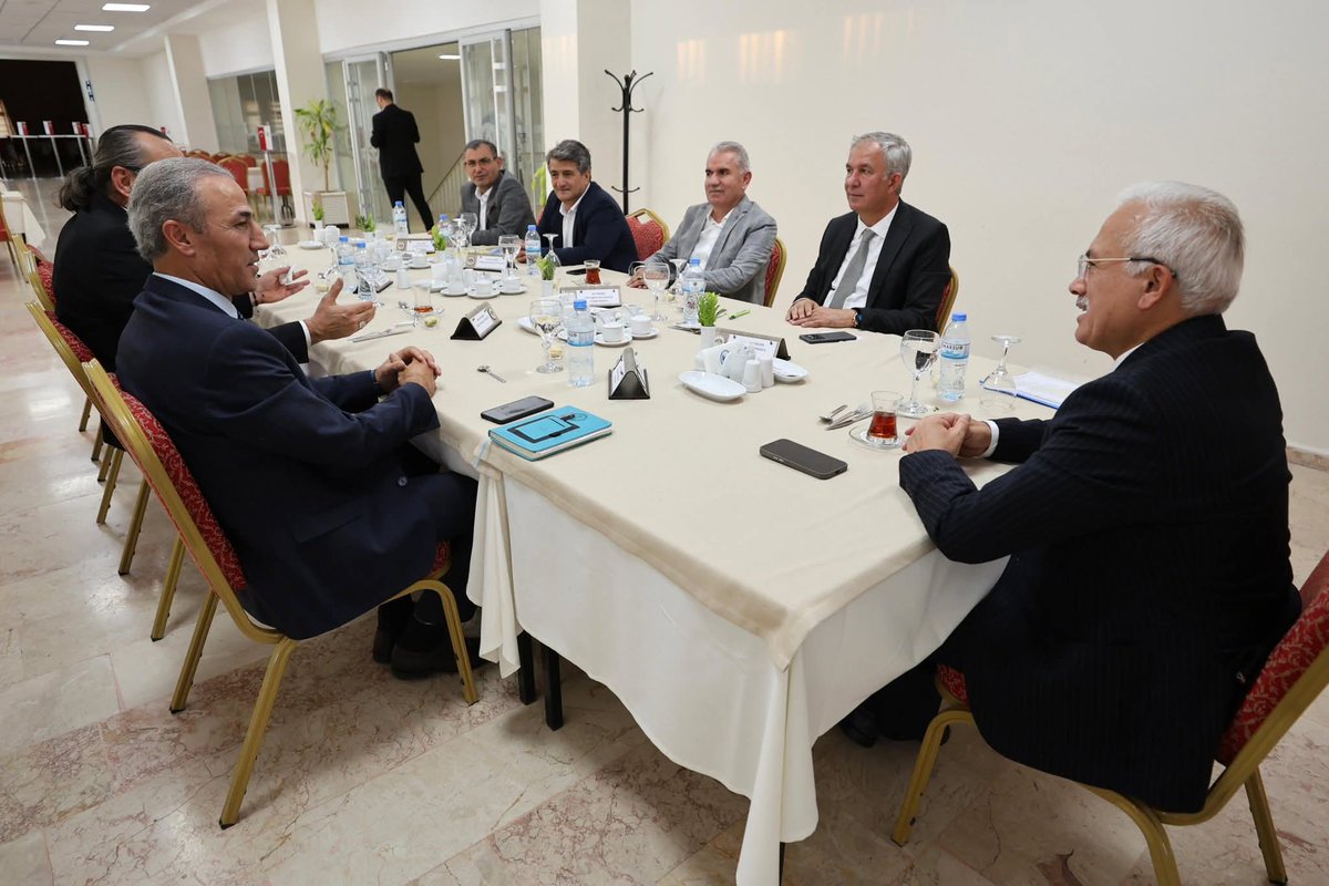 Valimiz Sn. Mehmet Ali KUMBUZOĞLU , İl Milli Eğitim Müdürümüz Sn.Metin ALPASLAN’la birlikte Eğitim Sendikalarının temsilcileriyle bir araya gelerek istişarelerde bulunduk. 
Eğitim çalışanlarımızdan gelen istek talep görüş ve önerileri Valimize ve milli eğitim müdürümüze ilettik.