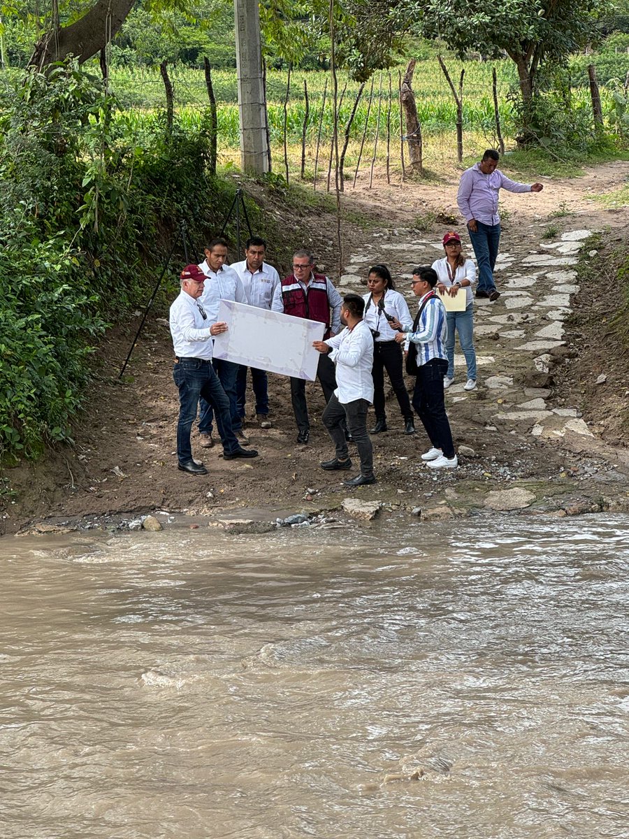 Capaseg_CS's tweet image. El Dir. Gral. de la #CAPASEG, Ing. Facundo Gastélum, junto al Sec. de la Contraloría, Francisco González, supervisaron en #Mochitlán la construcción de bordos en el Río Huacapa. Obra para prevenir riesgos, proteger a la población y fortalecer la infraestructura hidráulica.