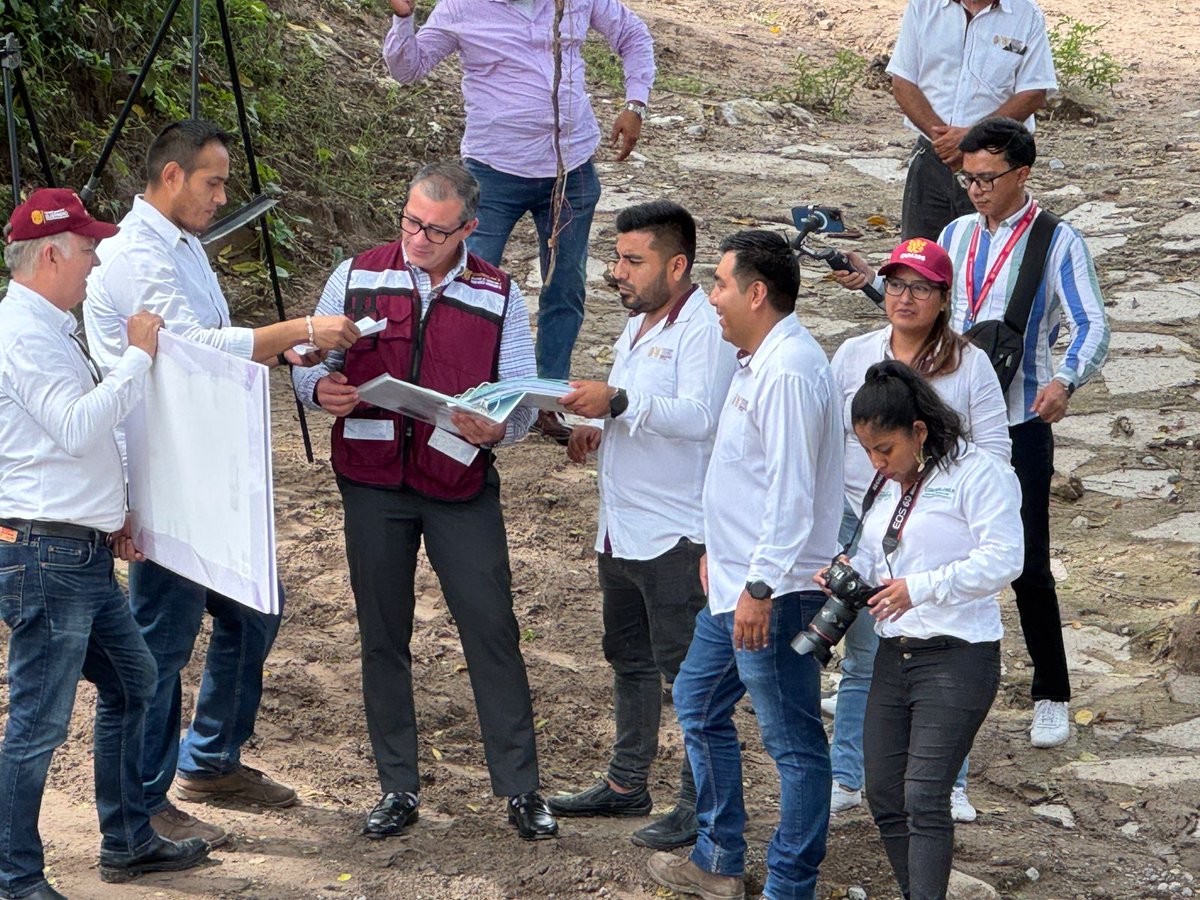 Capaseg_CS's tweet image. El Dir. Gral. de la #CAPASEG, Ing. Facundo Gastélum, junto al Sec. de la Contraloría, Francisco González, supervisaron en #Mochitlán la construcción de bordos en el Río Huacapa. Obra para prevenir riesgos, proteger a la población y fortalecer la infraestructura hidráulica.