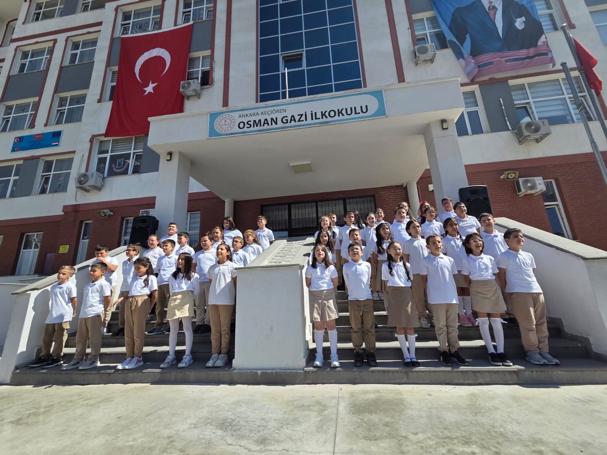 Okulumuzda İlköğretim Haftası coşku ile kutlandı. Okul Müdürümüz Yücel Çelik açılış konuşmasını yaptı.  Şiirler ve koro gösterisinden sonra 1. Sınıf öğretmenlerine çiçek, öğrencilerimize balon takdim edildi. #İlköğretimhaftası