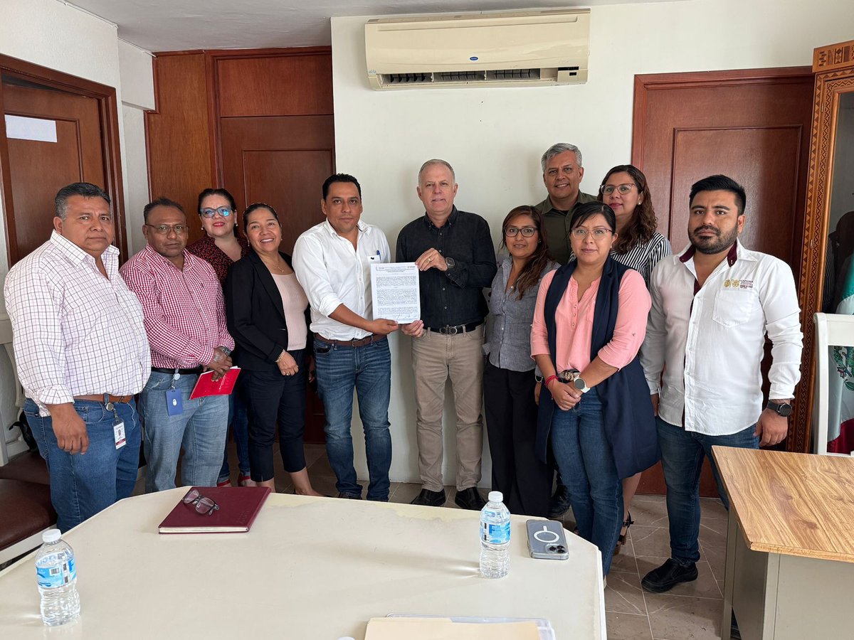 Capaseg_CS's tweet image. El Dir. Gral. de la #CAPASEG, Ing. Facundo Gastélum Félix, recibió al personal de la Contraloría de #Guerrero para la firma del Acta de Fiscalización 2025 📝

Se designó personal técnico para acompañar e inspeccionar las obras, garantizando transparencia y cumplimiento.

#CAPASEG