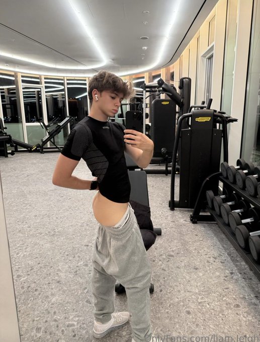 Watch LegalTwinkiie's leaked NSFW photo on TwXstars