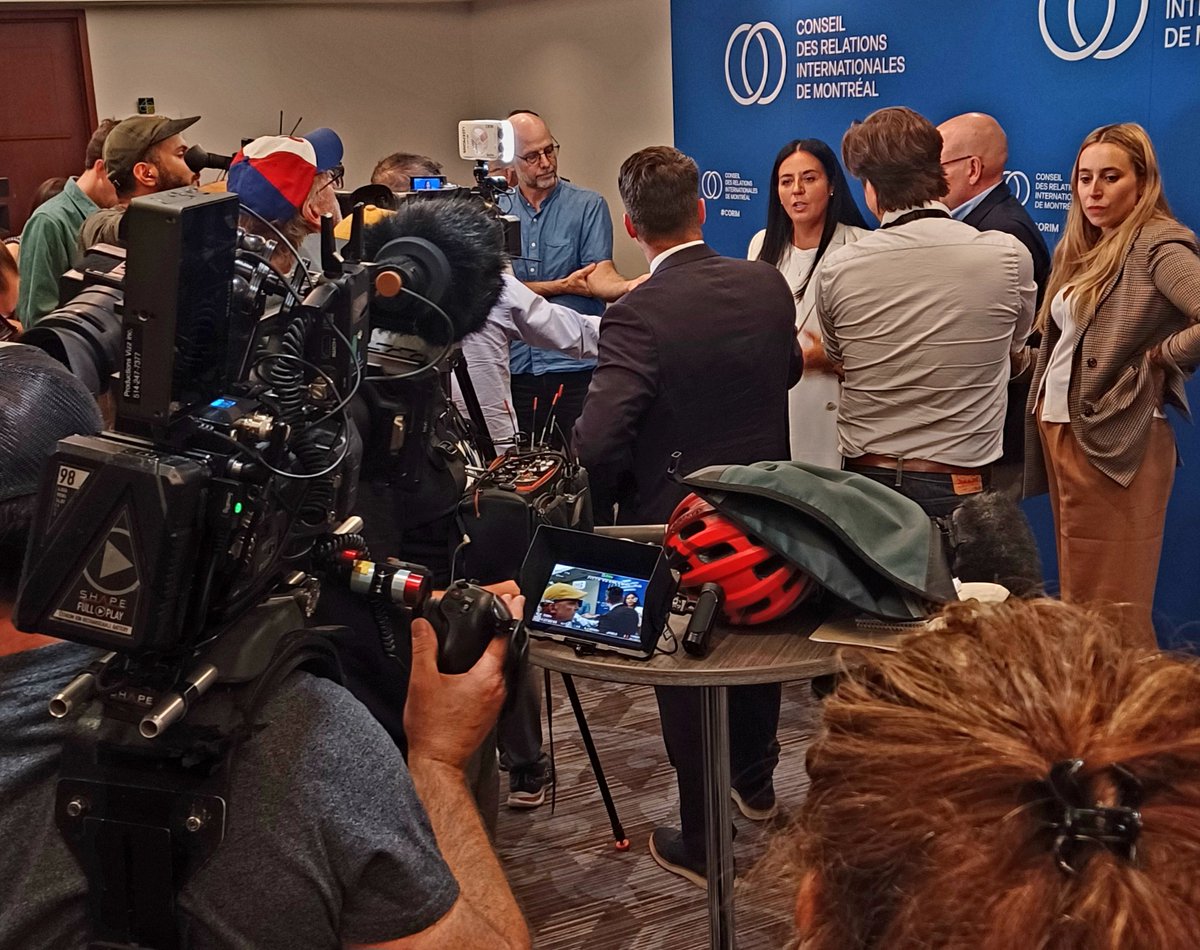 Point de presse de Soraya Martinez Ferrada post-débat du CORIM: Un "constat d'échec" du candidat Luc Rabouin, qui est "complètement déconnecté" de la réalité de Montréal selon elle. 
#polmtl