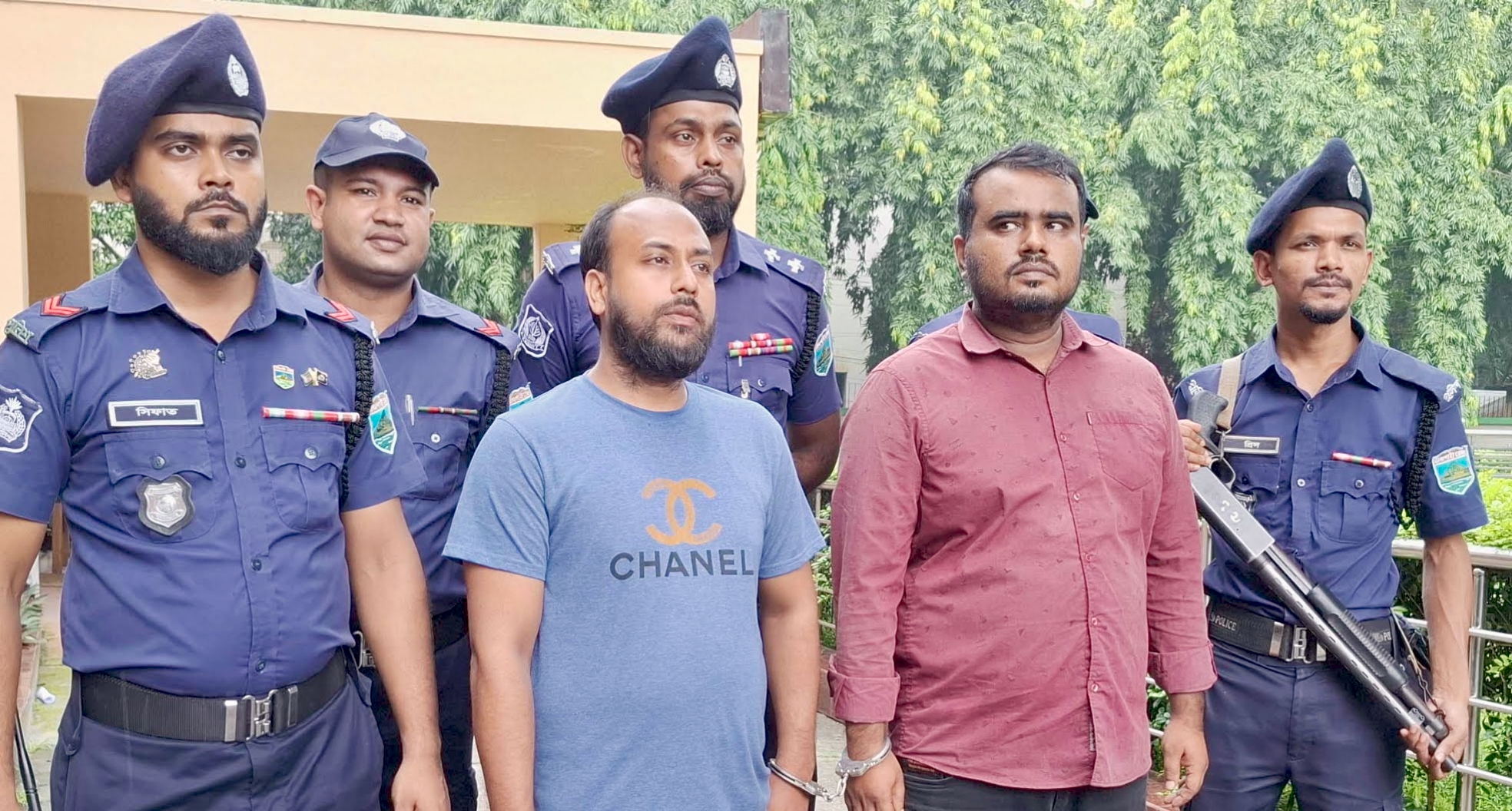 নওগাঁয় ভুয়া পুলিশ ও গণঅধিকার নেতা পরিচয়ে চাঁদাবাজি, গ্রেফতার ৬