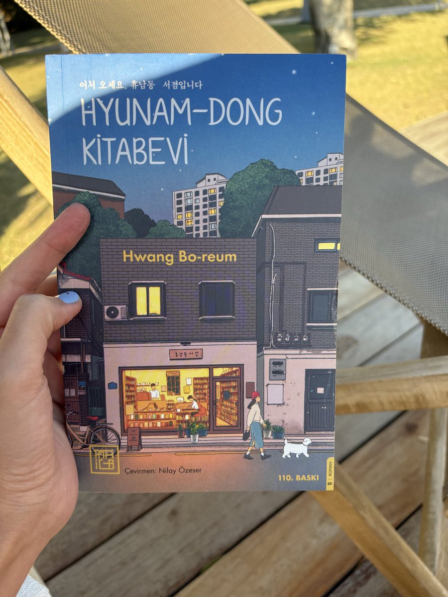Kitaptaki karakterlerden biri Seul’de küçük bir kitapçıda işe giriyor. İşi kahve yapmak. Mesaisi 12:30-20:30. Haftada 5 gün, 8 saat çalışıyor. Saatlik ücreti 12.000 Won. Kitap 2022’de yayımlandığında Güney Kore’de asgari ücret 1.914.440 Won’muş. Hesap kitaptan okumaya ara verdim.