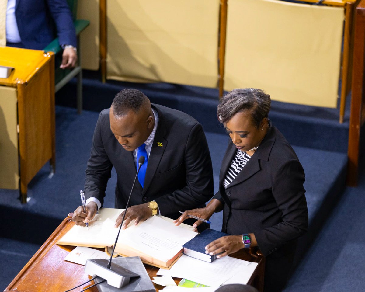 AbkaFitzHenley's tweet image. Deeply honoured to be sworn in to serve a second term as Senator in the Jamaican Parliament.

Grateful for the confidence reposed in me by Prime Minister, Dr. the Most Honourable Andrew Holness.

I remain fully committed to serving the best interest of the people of Jamaica. 🇯🇲…