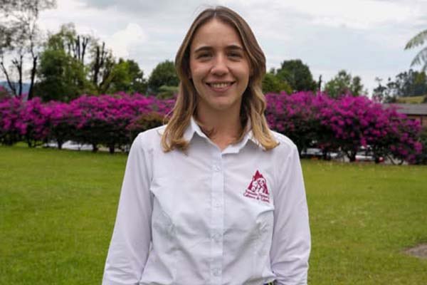 Felicitamos a <a href="/SaraIllidge/">Sara Illidge</a> por su nombramiento como primera mujer Directora del Comité de Cafeteros del Magdalena. Su experiencia y liderazgo serán claves para fortalecer la sostenibilidad, la innovación y la competitividad del sector cafetero en nuestro territorio.