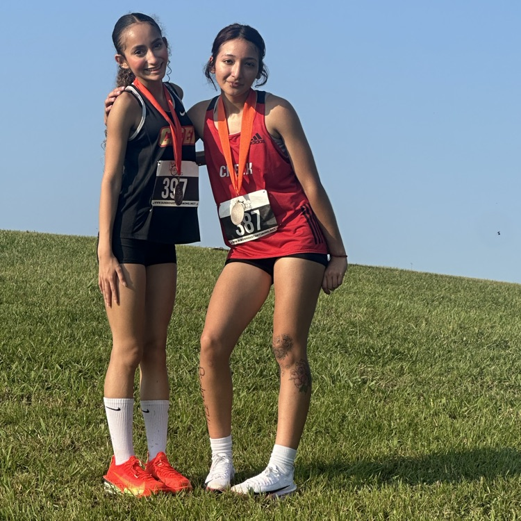 The Girls Varsity Cross Country Team placed 2nd at the Longhorn Invitational Div 2! They were lead by Mariana Benitez and Evanny Rodriguez Castro who both medaled at the meet.