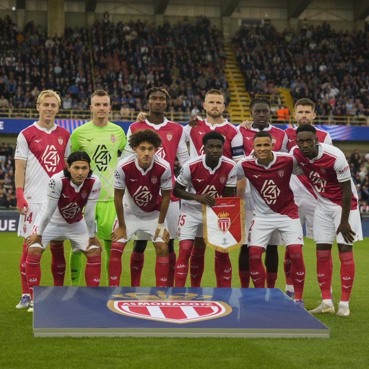 JetsLigue1's tweet image. 🚨 LES MONÉGASQUES REPARTENT EN SLIP DE BRUGES ! 

🙅🏻‍♂️ BRUGES 4 - 1 MONACO 

🛫 Ils décolleront à 23h30 pour le retour. 

🛬 Atterrissage à Nice à 00h35

👋 Bon retour @AS_Monaco 

#CLUASM