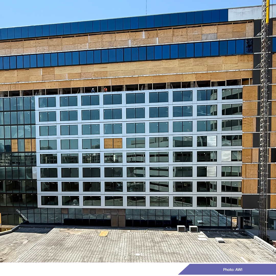 advancedwindow's tweet image. Really coming along nicely at The Greenleigh, a modern redevelopment of Hotel Derek in Houston, one of our first projects there. More to come! Partners: Rockbridge, @questwindows 
#windowinstallation #houston #construction #glazing #fenestration