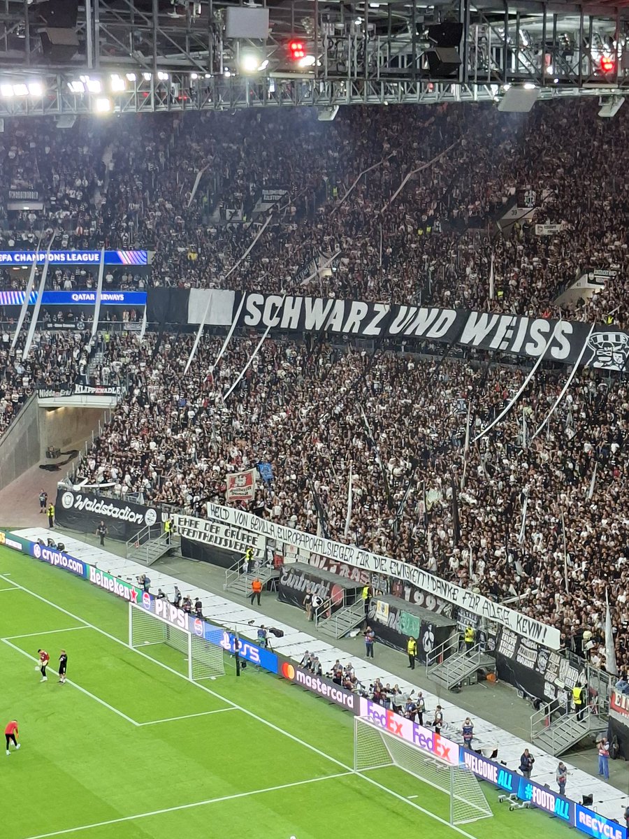 CMoffiziell's tweet image. Kevin #Trapp ist ab sofort lebenslanges Mitglied bei der #SGE #Eintracht 🥲