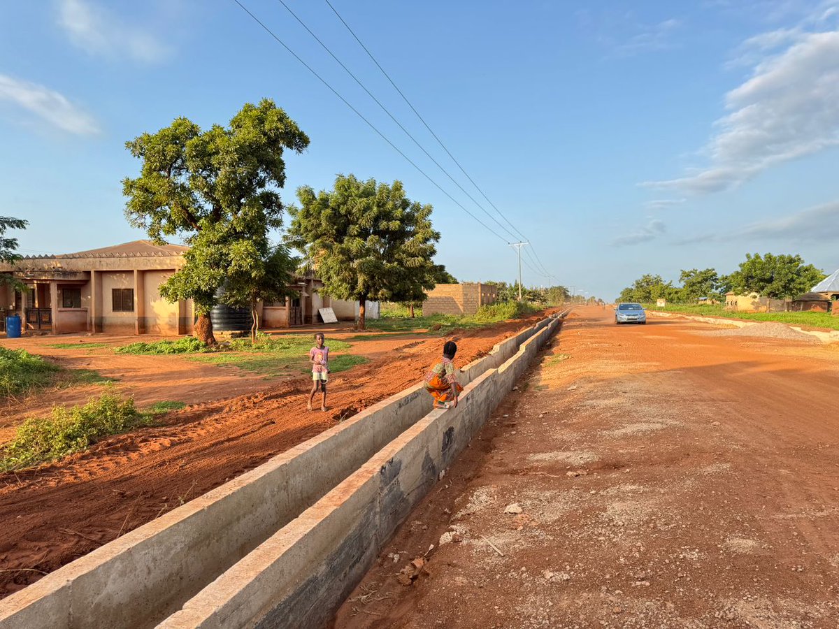 BabaT46837's tweet image. Pictorial highlights of the ongoing work on the Taha to Kulaa road. This project aims to improve connectivity and enhance the quality of life for residents.
Thank you @HonSuhuyini

#TamaleNorth
#PossibleTogether