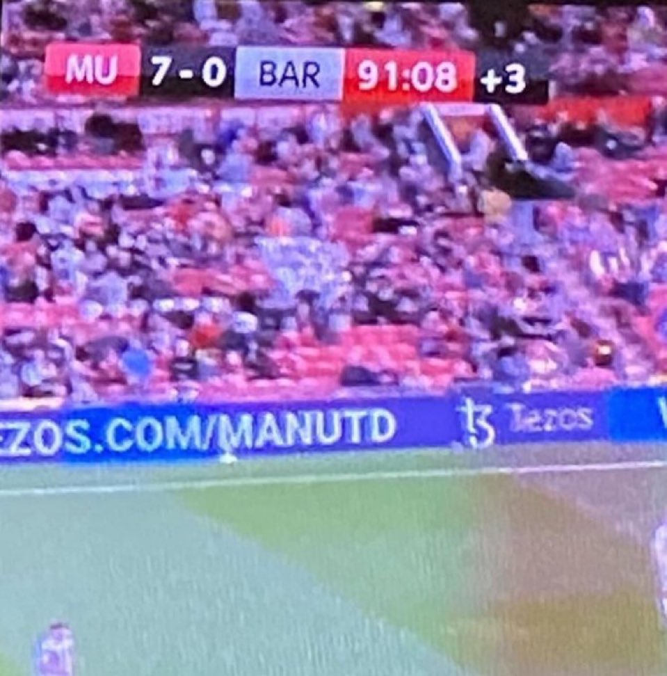 It used to be us playing UCL nights cooking Barcelona😔 #NEWBAR #MUFC