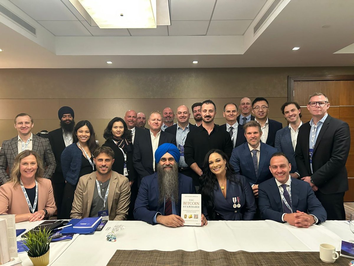 BigBeardSamurai's tweet image. Honoured to join fellow industry leaders and Members of Parliament at the inaugural @Blockchain_CBC Bitcoin on the Hill Day in Ottawa 🇨🇦

Constructive dialogue on #Bitcoin, digital assets, and Web3 banking is vital to driving growth, energy innovation, and financial inclusion in…