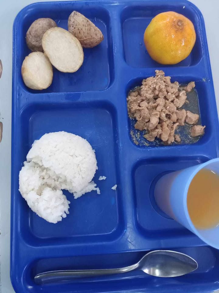 Este es el PAE de un colegio en Bogotá. Pero como no tiene nada que ver con el <a href="/MetroBogota/">Metro de Bogotá</a>, entonces <a href="/CarlosFGalan/">Carlos F. Galán</a> y los medios prepago de desinformación ni se inmutan.