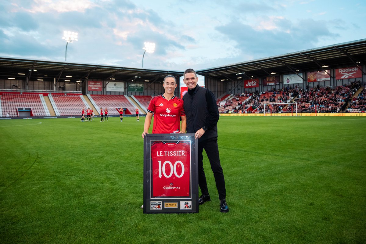 📸💯

A special moment for <a href="/MayaLeTissier/">Maya Le Tissier</a> ahead of kick-off ✨
