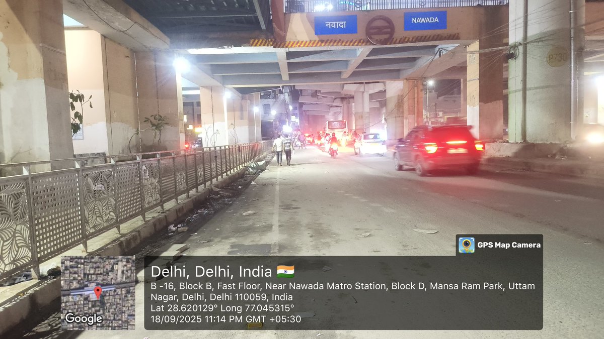RWA34972's tweet photo. @PMOIndia @BJP4Delhi @BJP4India @gupta_rekha आपके होते हुए दिल्ली की बड़ी विडम्बना है कि एक महिला रात फुटपाथ पर सो रही है @kjsehrawat जी भी लापरवाह बनी हुई है उनके क्षेत्र में ,आखिर @DelhiPolice @dtptraffic कहां है सरकारी सुरक्षा या फिर कही और?
जल्द से जल्द टीम भेजे 
धन्यवाद https://t.co/L27xZjJYQK