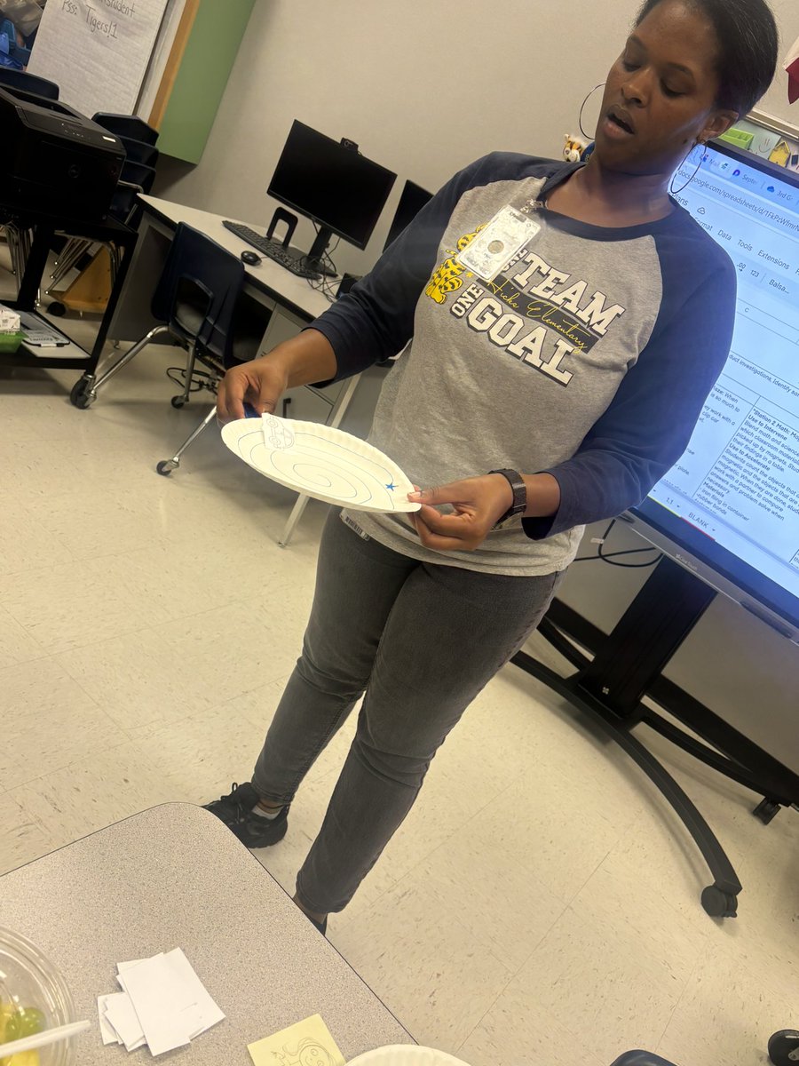 HicksTigers's tweet image. 🌟 Our incredible teachers came ready to explain, model, and live demo their science plans—showing the power of hands-on experiments and collaboration. 🧪🐅 #AliefProud #STEMinAction @AliefScience