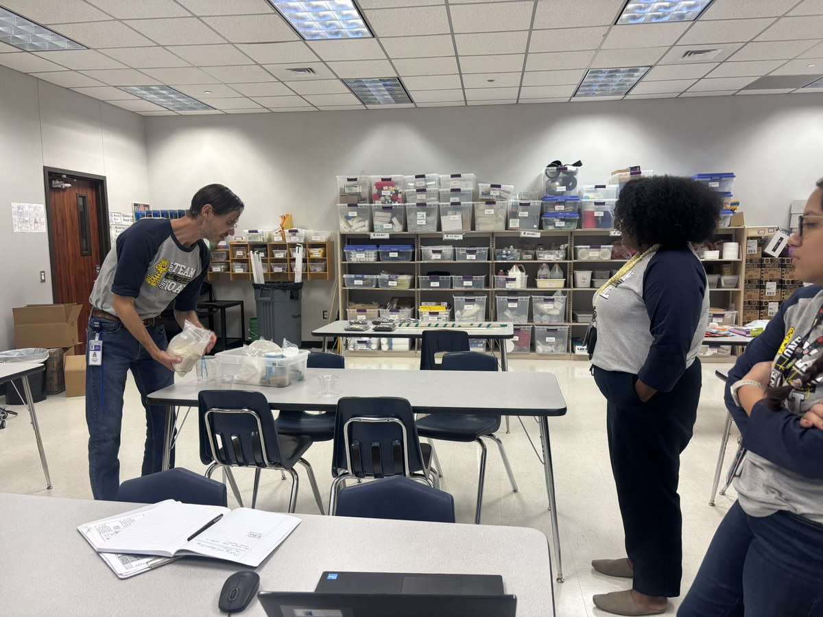 HicksTigers's tweet image. 🌟 Our incredible teachers came ready to explain, model, and live demo their science plans—showing the power of hands-on experiments and collaboration. 🧪🐅 #AliefProud #STEMinAction @AliefScience