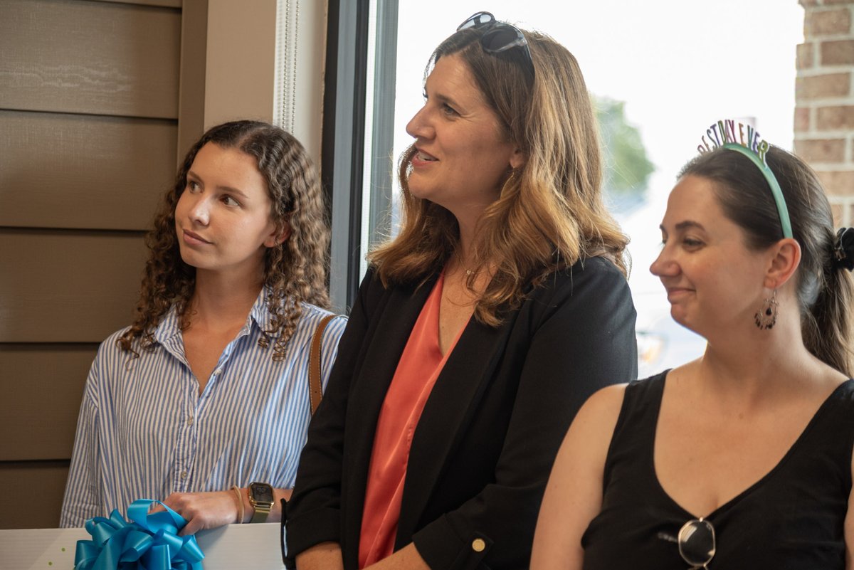 SGFChamber's tweet image. We had a great time celebrating the grand opening of Silvercreek Exteriors, LLC&apos;s new location! 🎉 They offer siding, soffit, fascia, gutters, windows, across the Midwest.

Thanks to our 2025 Ribbon Cutting Sponsor, @midwestfamsgf! 
#RibbonCutting #SpringfieldMO